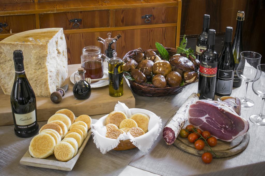 Tole Hotel Falco D'Oro מראה חיצוני תמונה
