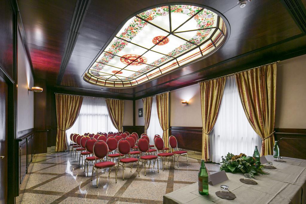 Tole Hotel Falco D'Oro מראה חיצוני תמונה