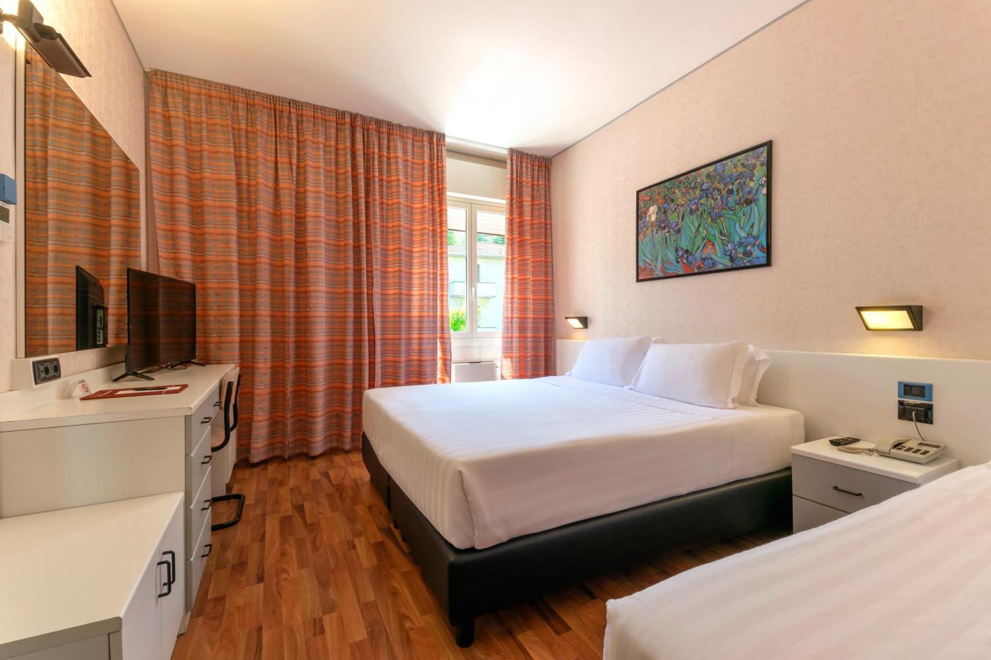 Tole Hotel Falco D'Oro מראה חיצוני תמונה