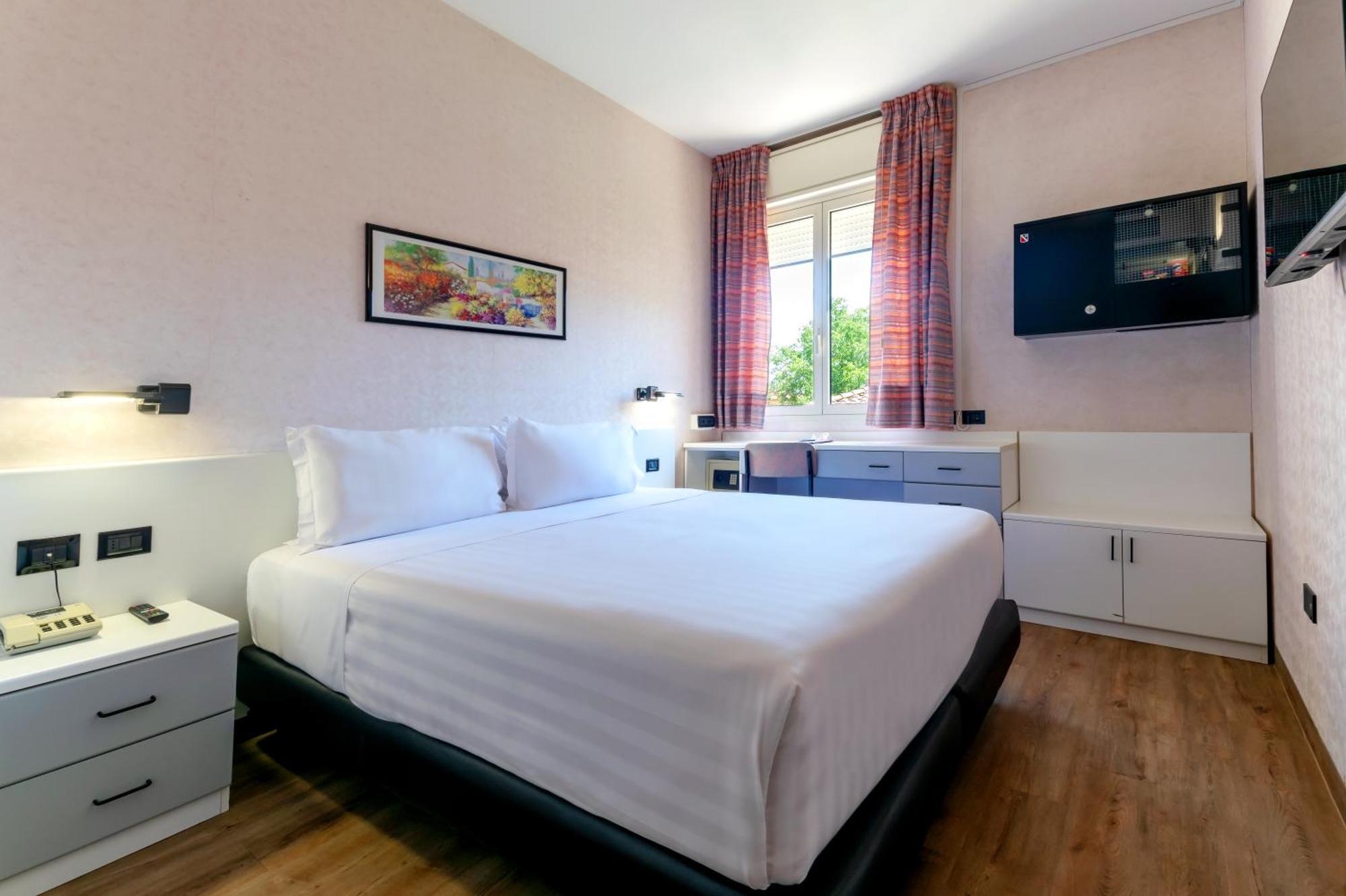 Tole Hotel Falco D'Oro מראה חיצוני תמונה