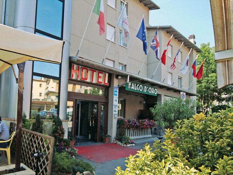 Tole Hotel Falco D'Oro מראה חיצוני תמונה