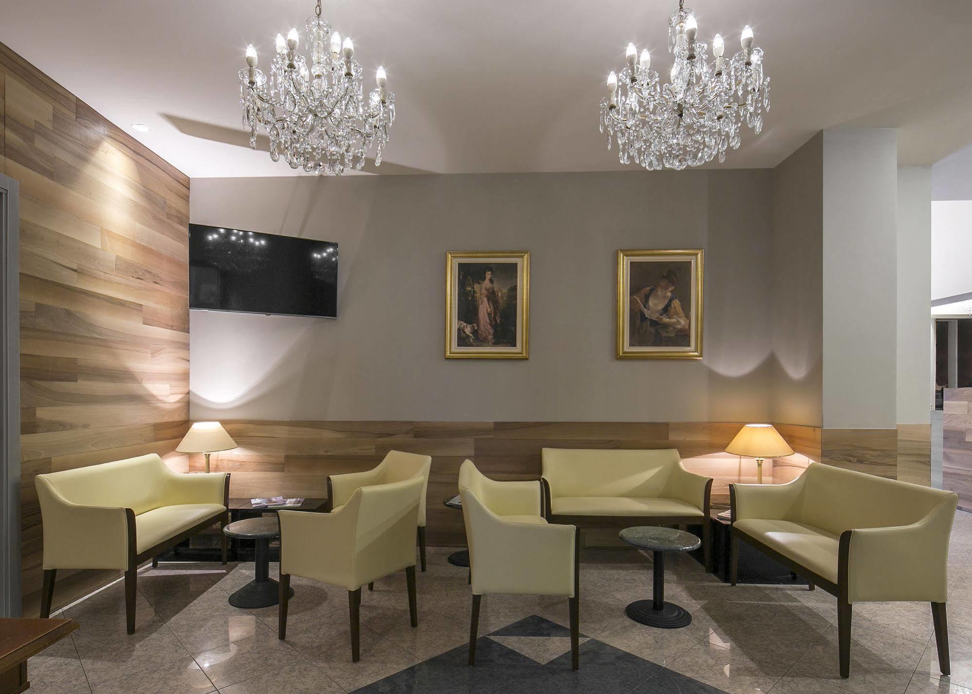 Tole Hotel Falco D'Oro מראה חיצוני תמונה