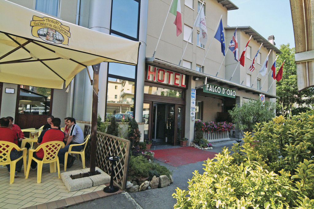 Tole Hotel Falco D'Oro מראה חיצוני תמונה