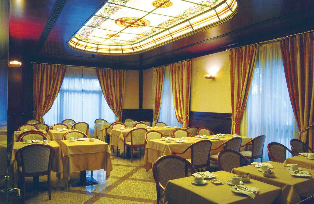 Tole Hotel Falco D'Oro מסעדה תמונה
