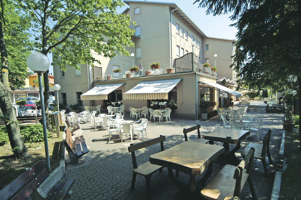 Tole Hotel Falco D'Oro מסעדה תמונה
